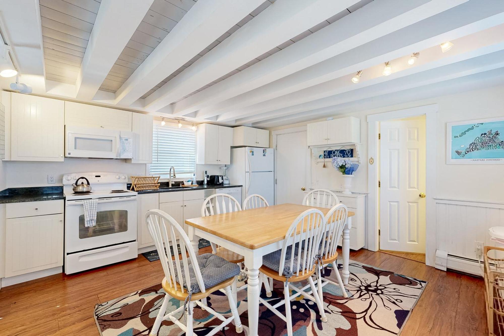Oak Bluffs Cottage エクステリア 写真