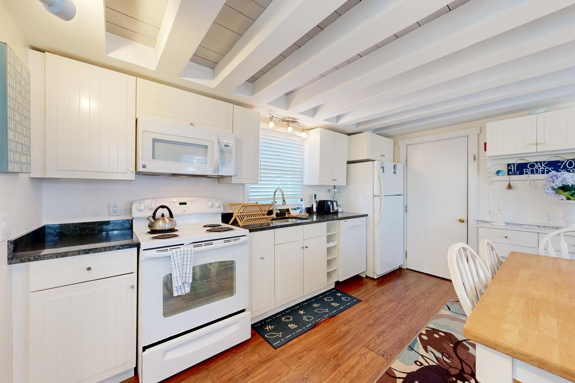 Oak Bluffs Cottage エクステリア 写真