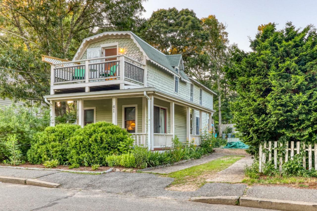 Oak Bluffs Cottage エクステリア 写真